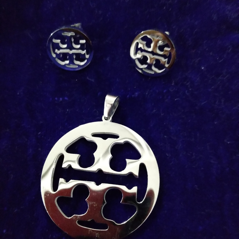 Stainless steel  earing and pendant
